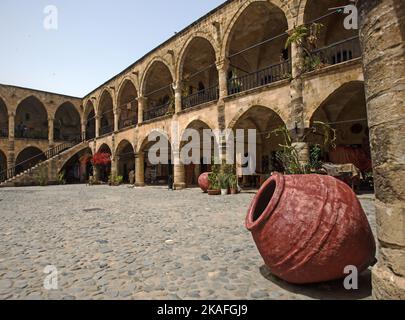 Un'immagine di Buyuk Han il più grande caravansarai in Nicosia Cipro. Foto Stock