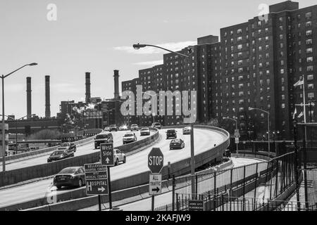 Una vista aerea in scala di grigi della città di New York Foto Stock