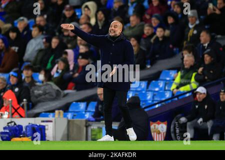 Manchester, Regno Unito. 02nd Nov 2022. PEP Guardiola il manager della città di Manchester durante la partita della UEFA Champions League Manchester City vs Siviglia allo stadio Etihad di Manchester, Regno Unito, 2nd novembre 2022 (Photo by Conor Molloy/News Images) a Manchester, Regno Unito, il 11/2/2022. (Foto di Conor Molloy/News Images/Sipa USA) Credit: Sipa USA/Alamy Live News Foto Stock