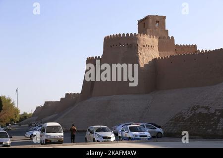 AK Sheikh Bobo Bastion, mura della fortezza interna, Ichan Kala, Khiva, Khorezm Provincia, Uzbekistan, Asia centrale Foto Stock