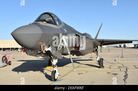 Un jet della forza aerea americana F-35 Joint Strike Fighter (Lightning II) alla base aerea di Davis Monthan. Questa F-35 è assegnata alla base dell'aeronautica di collina. Foto Stock