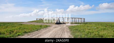 Vista sul Terp fan de Takomst. Un'iniziativa del villaggio di Blije, senso del luogo e altre parti per sottolineare il collegamento con il mare Foto Stock