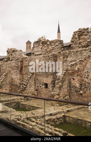 Antiche rovine del Taslihan Caravanserai costruito nel 1543, Sarajevo, Bosnia-Erzegovina. Foto Stock