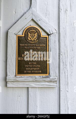 La targa del Registro Nazionale dei luoghi storici sulla storica Cappella Episcopale di Rest a Lenoir, North Carolina. Foto Stock