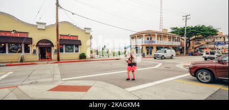 Monterey, California, USA - 31 ottobre 2022. Storico Cannery Row nel centro di Monterey, California, vista sulla strada Foto Stock