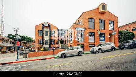 Monterey, California, USA - 31 ottobre 2022. Storico Cannery Row nel centro di Monterey, California, vista sulla strada Foto Stock