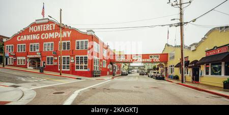 Monterey, California, USA - 31 ottobre 2022. Monterey Canning Company su una storica Cannery Row, nel centro di Monterey, California Foto Stock