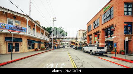 Monterey, California, USA - 31 ottobre 2022. Cannery Row è la strada sul lungomare nella sezione New Monterey di Monterey, California. Foto Stock