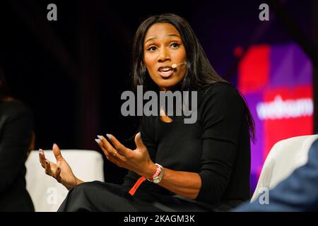 Lisbona, Portogallo. 02nd Nov 2022. Patricia Mamona, Olympian in Portogallo, si rivolge al pubblico durante la seconda giornata del Web Summit 2022 a Lisbona. Credit: SOPA Images Limited/Alamy Live News Foto Stock