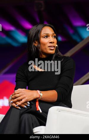 Lisbona, Portogallo. 02nd Nov 2022. Patricia Mamona, Olympian in Portogallo, si rivolge al pubblico durante la seconda giornata del Web Summit 2022 a Lisbona. Credit: SOPA Images Limited/Alamy Live News Foto Stock