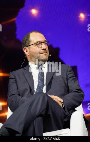 Lisbona, Portogallo. 02nd Nov 2022. Joao Costa, Ministro dell'Istruzione del Governo del Portogallo, si rivolge al pubblico durante il secondo giorno del Web Summit 2022 a Lisbona. Credit: SOPA Images Limited/Alamy Live News Foto Stock