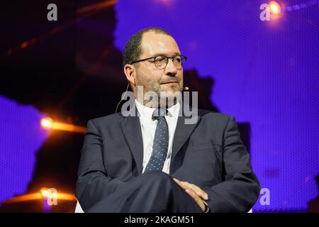 Lisbona, Portogallo. 02nd Nov 2022. Joao Costa, Ministro dell'Istruzione del Governo del Portogallo, si rivolge al pubblico durante il secondo giorno del Web Summit 2022 a Lisbona. Credit: SOPA Images Limited/Alamy Live News Foto Stock