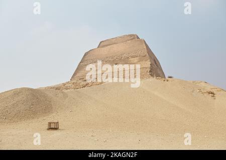 La Piramide perduta della dinastia del 4th di Meidum Foto Stock