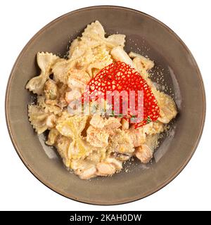 Porzione di pasta al salmone cremosa farfalle da buongustai Foto Stock