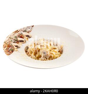 Porzione di pasta cremosa ai funghi fettuccini Foto Stock