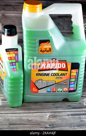 Cairo, Egitto, settembre 14 2022: Liquido di raffreddamento rapido del motore - 5 litri, non schiumoso e protegge le parti dalla corrosione per una maggiore durata, formulato per fornire Foto Stock