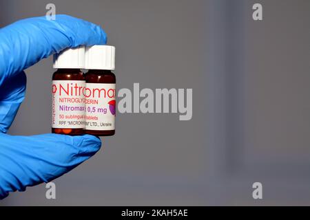 Cairo, Egitto, settembre 13 2022: Nitromax compresse sublinguali 0,5 mg con principio attivo nitroglicerina che viene utilizzato per la cupping e profezia a breve termine Foto Stock