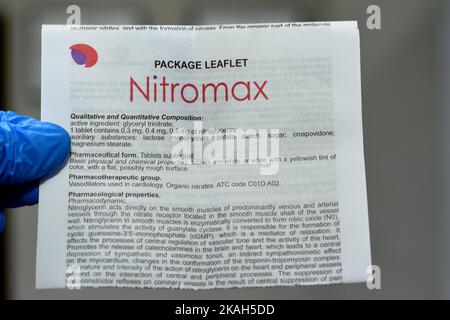 Cairo, Egitto, settembre 13 2022: Nitromax compresse sublinguali 0,5 mg con principio attivo nitroglicerina che viene utilizzato per la cupping e profezia a breve termine Foto Stock