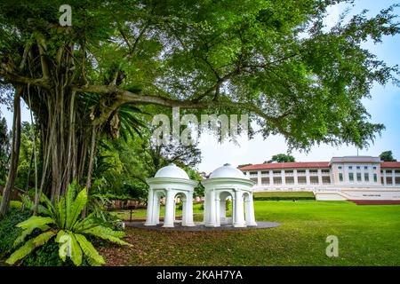 Le cupolas - architettura coloniale a Fort Canning Park. Questo parco è un iconico punto di riferimento in cima a una collina a Singapore. Foto Stock