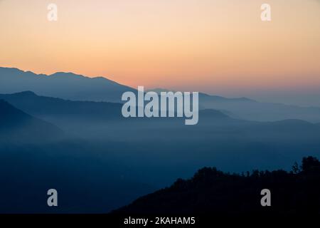 Bel villaggio Bhujung e Ghale Gau. Foto Stock