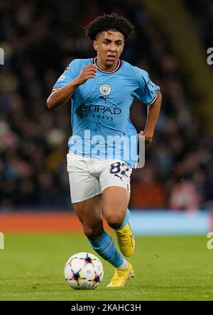 Manchester, Regno Unito. 2nd Nov 2022. Rico Lewis di Manchester City durante la partita della UEFA Champions League all'Etihad Stadium, Manchester. Il credito per le immagini dovrebbe essere: Andrew Yates/Sportimage Credit: Sportimage/Alamy Live News Foto Stock