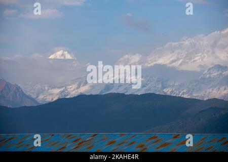 Bel villaggio Bhujung e Ghale Gau. Foto Stock