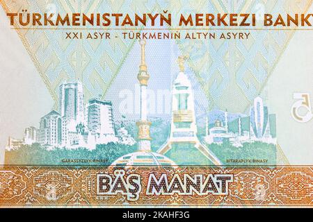 Independence Monument in Ashgabat dal denaro Turkmenistani - Manat Foto Stock