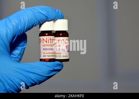 Cairo, Egitto, settembre 13 2022: Nitromax compresse sublinguali 0,5 mg con principio attivo nitroglicerina che viene utilizzato per la cupping e profezia a breve termine Foto Stock