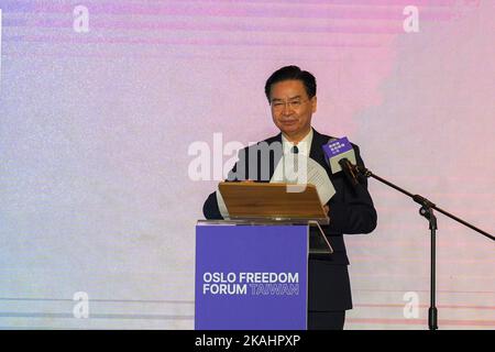 Taipei, Taiwan. 03rd Nov 2022. Joseph Wu, ministro degli Affari esteri di Taiwan, esprime le sue osservazioni durante il forum sulla libertà di Oslo a Taipei. Credit: SOPA Images Limited/Alamy Live News Foto Stock