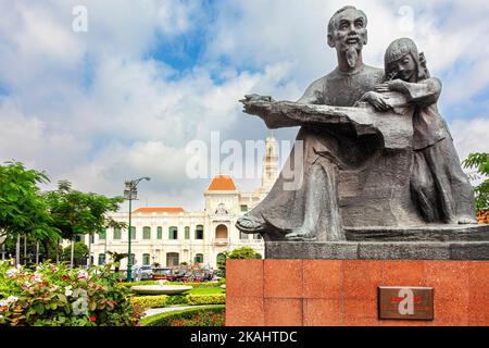 Statua di ho Chi Minh e edificio del Comitato del Popolo, Municipio, Saigon centrale, Vietnam Foto Stock