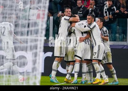 Stadio Allianz, Torino, Italia, 02 novembre 2022, La squadra (Juventus FC) celebra il traguardo di Leonardo Bonucci (Juventus FC) durante Juventus FC vs Foto Stock