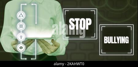 Cartello con la scritta Stop bullying (Interrompi bullismo). Internet Concept prevenire la malattia di livelli elevati di glucosio nel sangue uomo d'affari con penna visualizzazione simbolo di blocco Foto Stock