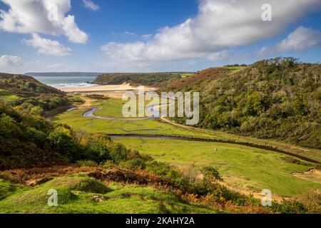 Three Cliffs Bay da Pennard Castle, Gower Peninsula, Galles Foto Stock