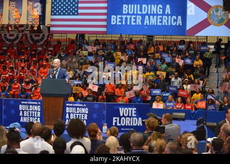 Miami Gardens, Stati Uniti. 01st Nov 2022. Il presidente degli Stati Uniti Joe Biden durante un rally alla Florida Memorial University il 01 novembre 2022 a Miami Gardens, Florida. Biden stava facendo una campagna per il candidato del Senato degli Stati Uniti, il Rep. Val Demings (D-FL) e il candidato gubernatorial Charlie Crist in vista delle elezioni generali del novembre 8. (Foto di JL/Sipa USA) Credit: Sipa USA/Alamy Live News Foto Stock