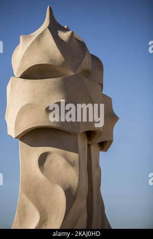 Barcellona, Catalogna, Spagna. Febbraio 1. DATAIL di torri di ventilazione, conosciuto come i soldati o i Martiani. Della Casa Mila, conosciuto come la Pedrera, di architettura catalana Antoni Gaudí. La Pedrera è uno dei più importanti rappresentanti del modernismo a Barcellona, Spagna (Foto di Miquel Llop/NurPhoto) *** Please use Credit from Credit Field *** Foto Stock