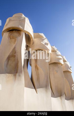 Barcellona, Catalogna, Spagna. Febbraio 1. DATAIL di torri di ventilazione, conosciuto come i soldati o i Martiani. Della Casa Mila, conosciuto come la Pedrera, di architettura catalana Antoni Gaudí. La Pedrera è uno dei più importanti rappresentanti del modernismo a Barcellona, Spagna (Foto di Miquel Llop/NurPhoto) *** Please use Credit from Credit Field *** Foto Stock