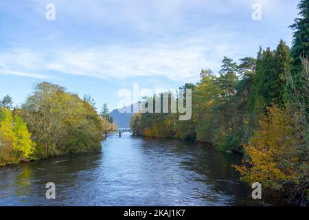 Il fiume Oich, Fort Augustus, Loch Ness, Scozia, Europa Foto Stock