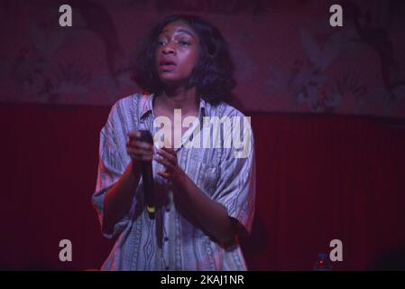 Little Simz, noto anche come Simbi Ajikawo, si esibisce dal vivo presso il Deaf Institute, sede di musica dal vivo a Manchester, Greater Manchester, Inghilterra, Regno Unito. Foto Stock