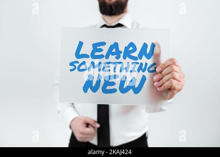 Scrittura visualizzazione testo Impara qualcosa di nuovo. Concetto significato guadagno acquisire formazione, conoscenze o competenze diverse Foto Stock