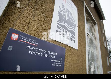 Un edificio in via Wyzwolenia è visto che è stato assegnato come un rifugio potenziale per i rifugiati in cerca di asilo, a Danzica, Polonia, il 13 aprile 2016. L'edificio, situato nel quartiere di Nowy Port (New Port) della città potrebbe ospitare circa 150 rifugiati. La gente del posto teme che l'alloggio dei rifugiati stigmatizzi le aree residenziali. Accogliere i rifugiati è un'idea impopolare in Polonia, uno dei paesi più monoculturali dell'Unione europea. Il partito conservatore del PIS, recentemente al governo, ha dichiarato che rifiuterà l'assunzione di 7.000 rifugiati, anche se ciò era stato concordato in precedenza con l'autorità dell'UE Foto Stock