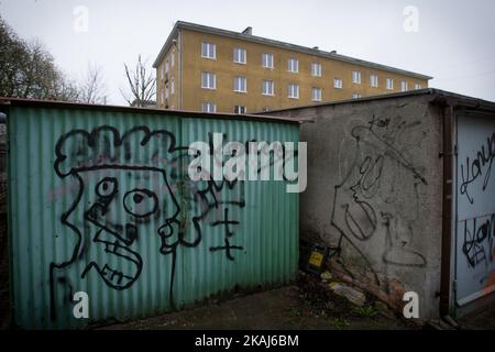 Un edificio in via Wyzwolenia è visto che è stato assegnato come un rifugio potenziale per i rifugiati in cerca di asilo, a Danzica, Polonia, il 13 aprile 2016. L'edificio, situato nel quartiere di Nowy Port (New Port) della città potrebbe ospitare circa 150 rifugiati. La gente del posto teme che l'alloggio dei rifugiati stigmatizzi le aree residenziali. Accogliere i rifugiati è un'idea impopolare in Polonia, uno dei paesi più monoculturali dell'Unione europea. Il partito conservatore del PIS, recentemente al governo, ha dichiarato che rifiuterà l'assunzione di 7.000 rifugiati, anche se ciò era stato concordato in precedenza con l'autorità dell'UE Foto Stock