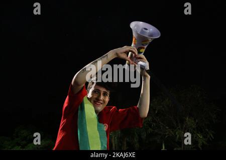 Gli studenti protestano in difesa della democrazia e contro l'impeachment del presidente del Brasile, Dilma Rousseff a Sao Paulo. Aprile 23, 2016 Foto Stock