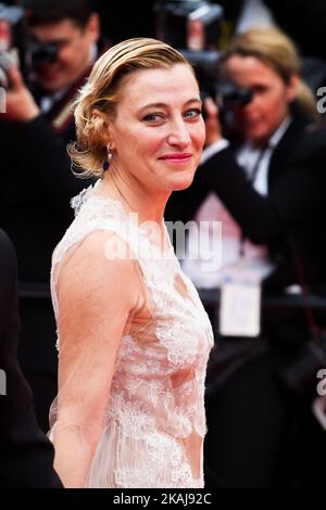 L'attrice Valeria Bruni Tedeschi partecipa alla prima edizione di 'Slack Bay (ma Loute)' durante il 69th° Festival annuale di Cannes al Palais des Festivals il 13 maggio 2016 a Cannes. (Foto di Elyxandro Cegarra/NurPhoto) *** Please use Credit from Credit Field *** Foto Stock