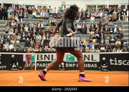 Serena Williams (USA) in azione durante la finale WTA Williams (USA) vs Keys (USA) al BNL d'Italia 2016 internazionale al Foro Italico il 15 maggio 2016 a Roma. (Foto di Fabio Averna/NurPhoto) *** Please use Credit from Credit Field *** Foto Stock