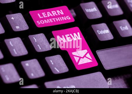 Segno che mostra Impara qualcosa di nuovo. Vetrina aziendale acquisire formazione, conoscenze o competenze diverse Foto Stock