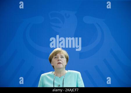 La cancelliera tedesca Angela Merkel si rivolge alla stampa dopo aver incontrato i gruppi parlamentari tedeschi e i membri del governo per discutere il cosiddetto referendum sulla Brexit alla Cancelleria di Berlino, in Germania, il 24 giugno 2016. (Foto di Emmanuele Contini/NurPhoto) *** Please use Credit from Credit Field *** Foto Stock