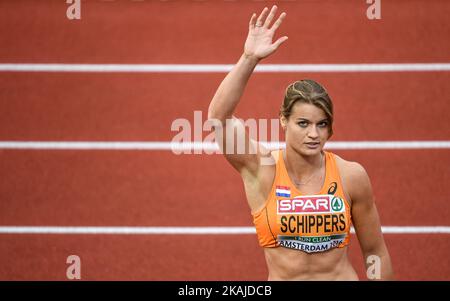 Dafne SCHIPPERS dai Paesi Bassi vince la sua semifinale per passare alla finale 100m ai Campionati europei di atletica 23rd che si tengono ad Amsterdam il venerdì 8th luglio 2016. Foto Stock