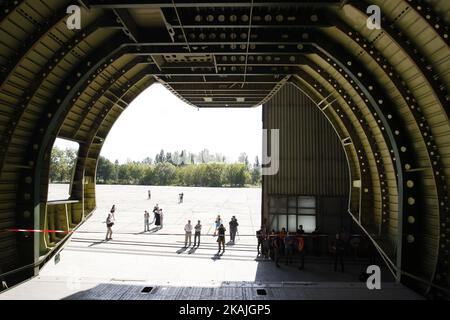 Un secondo modello dell'aereo da carico Antonov AN-225 'Mriyaa' presso lo stabilimento di aerei Antonov a Kiev, 7 settembre 2016. La leadership del produttore di aeromobili ucraino ha informato che il secondo caso di Antonov-225 'Mriyaa' (Dream), originariamente sviluppato per il programma di navetta spaziale abbandonata dell'Unione Sovietica, sarà finito per essere costruito per la Cina entro i prossimi cinque anni. L'impresa statale dell'Ucraina Antonov e l'Aerospace Industry Corporation of China (AICC) hanno firmato il 30 agosto un accordo per completare il secondo esempio mondiale dell'aeromobile AN-225 e lanciare il manu su larga scala con licenza Antonov Foto Stock