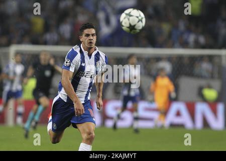 Il portoghese di Porto Andre Silva in azione durante la UEFA Champions League Group G, partita tra il FC Porto e il Club Brugge, al Dragao Stadium di Porto il 2 novembre 2016. (Foto di Pedro Lopes / DPI / NurPhoto) *** Please use Credit from Credit Field *** Foto Stock