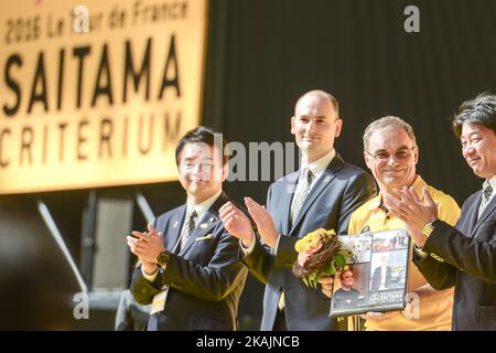 Bernard Hinault, un ex ciclista francese che ha vinto cinque volte il Tour de France, dice Arrivederci al Tour prima della gara, all'edizione di fouth del Tour de France Saitama Criterium. Sabato, 29th ottobre 2016, a Saitama, Giappone. Foto di Artur Widak *** Please use Credit from Credit Field *** Foto Stock